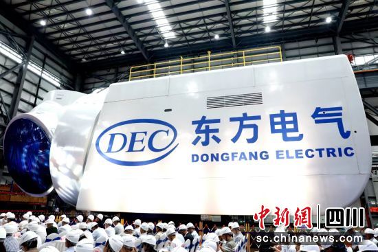 全球最大18兆瓦直驱海上风电机组下线仪式现场。中国尊龙人生就是博ag集团有限公司供图